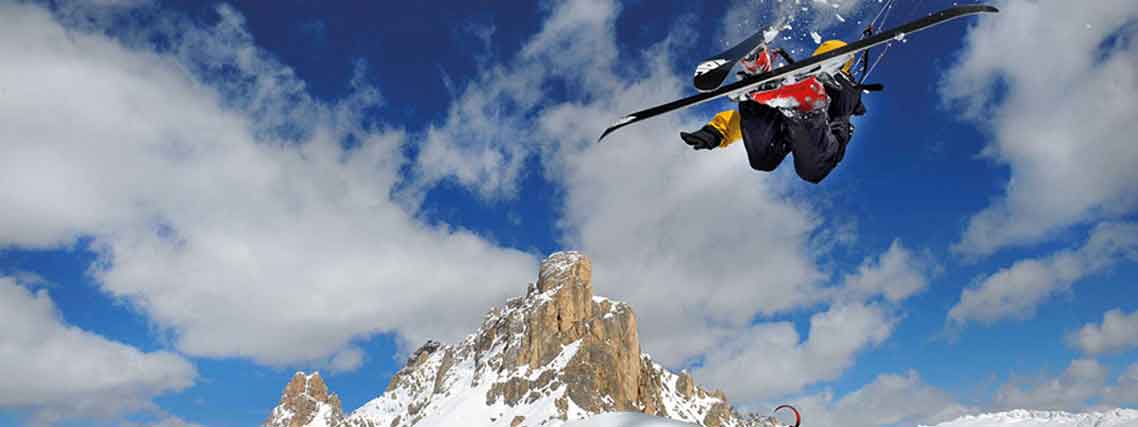 Snowkiting bei Cortina d'Ampezzo (Foto: Cortina Turismo, Stefano Zardini)