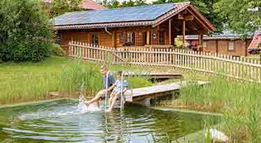 Ferienhütte mit Badeteich im Odenwald